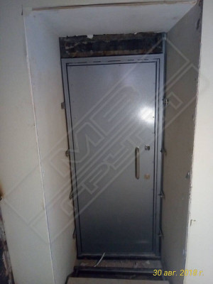 Защитная дверь кассы 1